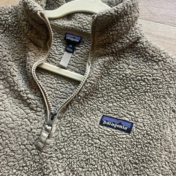 Patagonia Women's 1/4 Zip Fleece - Picture 2 of 4